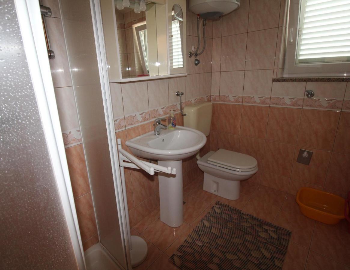 Studio Apartment Aniko Premantura Exterior photo
