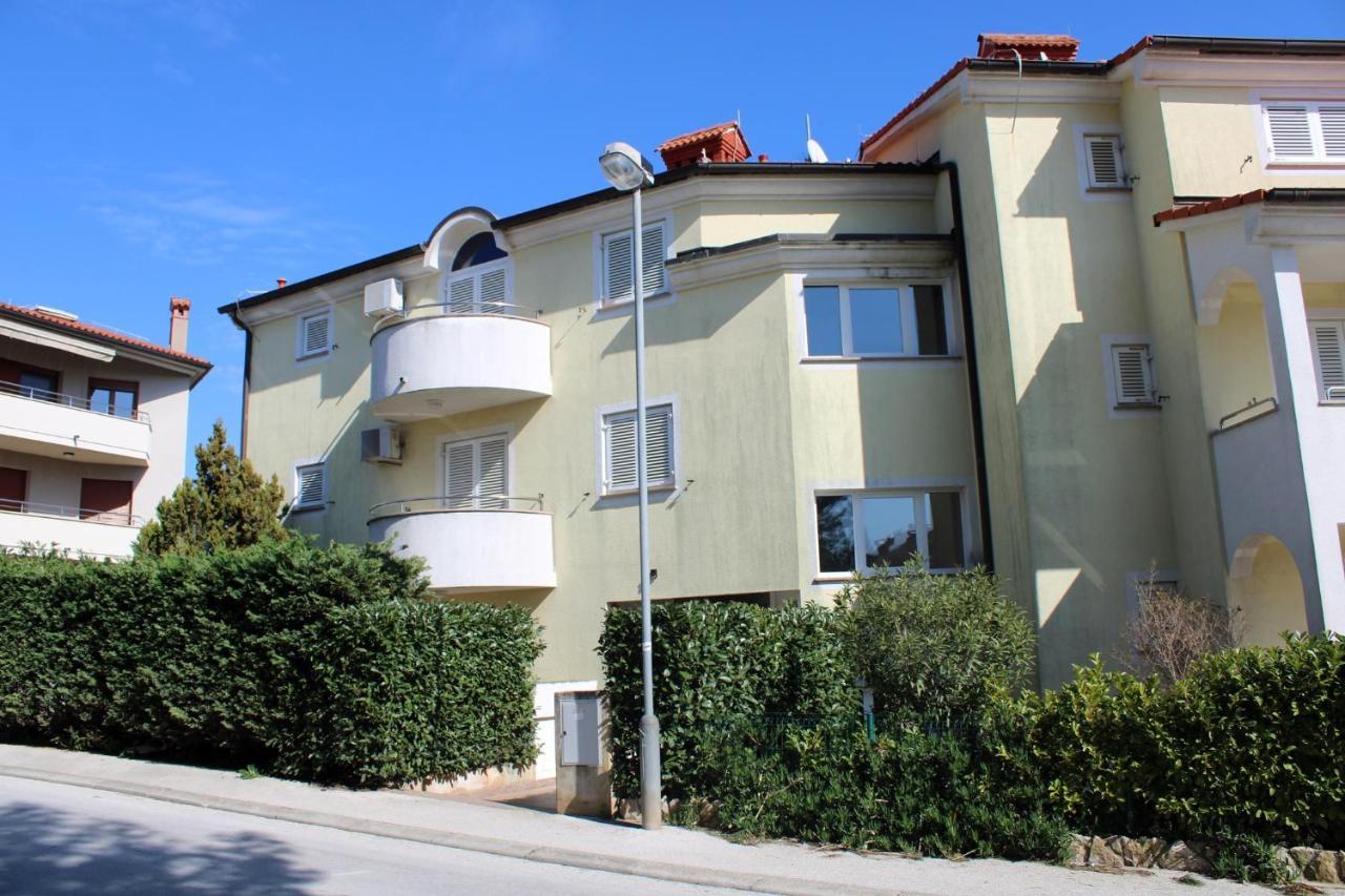 Studio Apartment Aniko Premantura Exterior photo