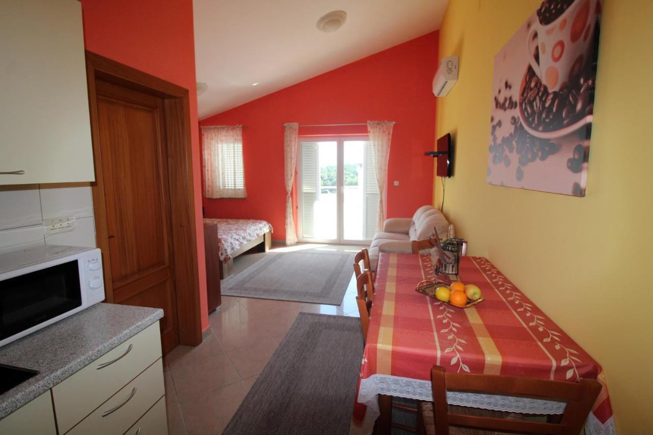 Studio Apartment Aniko Premantura Exterior photo