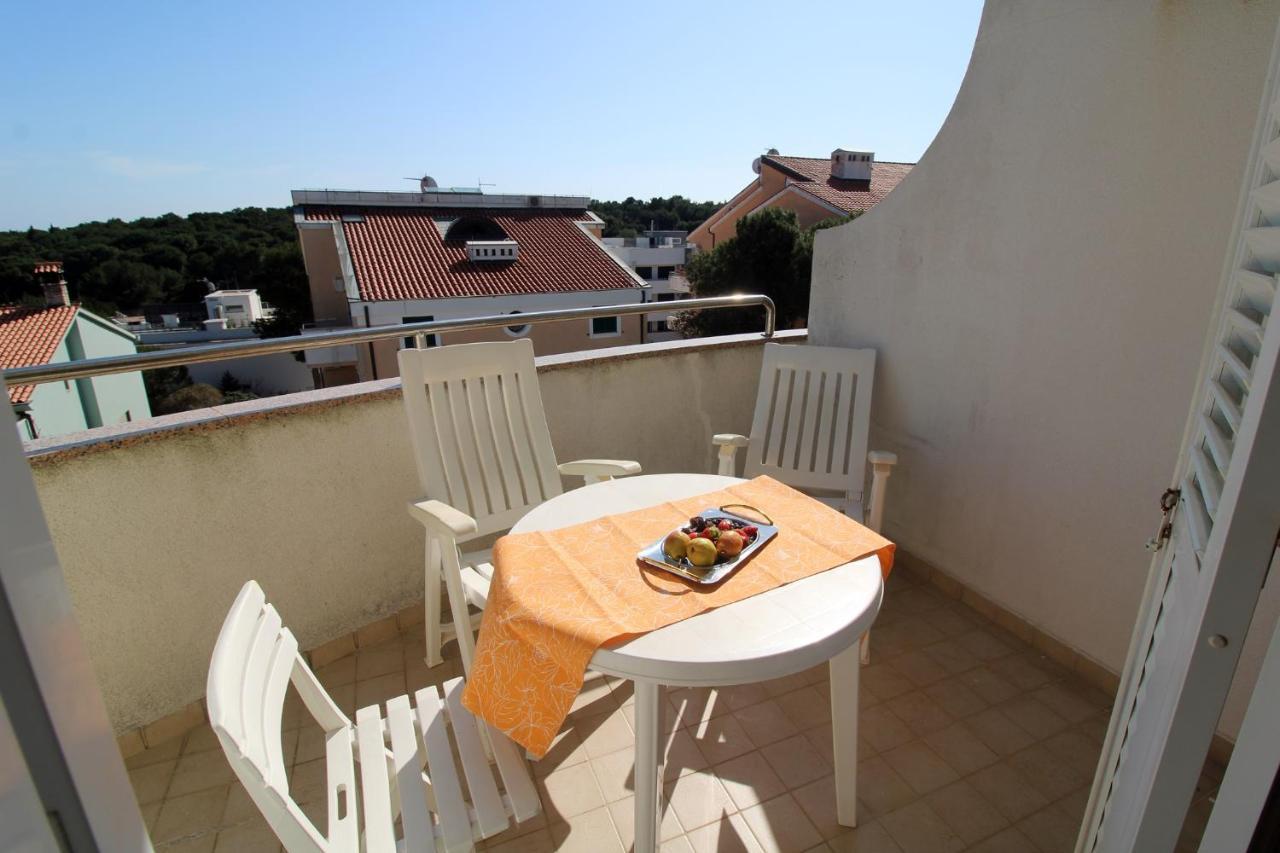 Studio Apartment Aniko Premantura Exterior photo