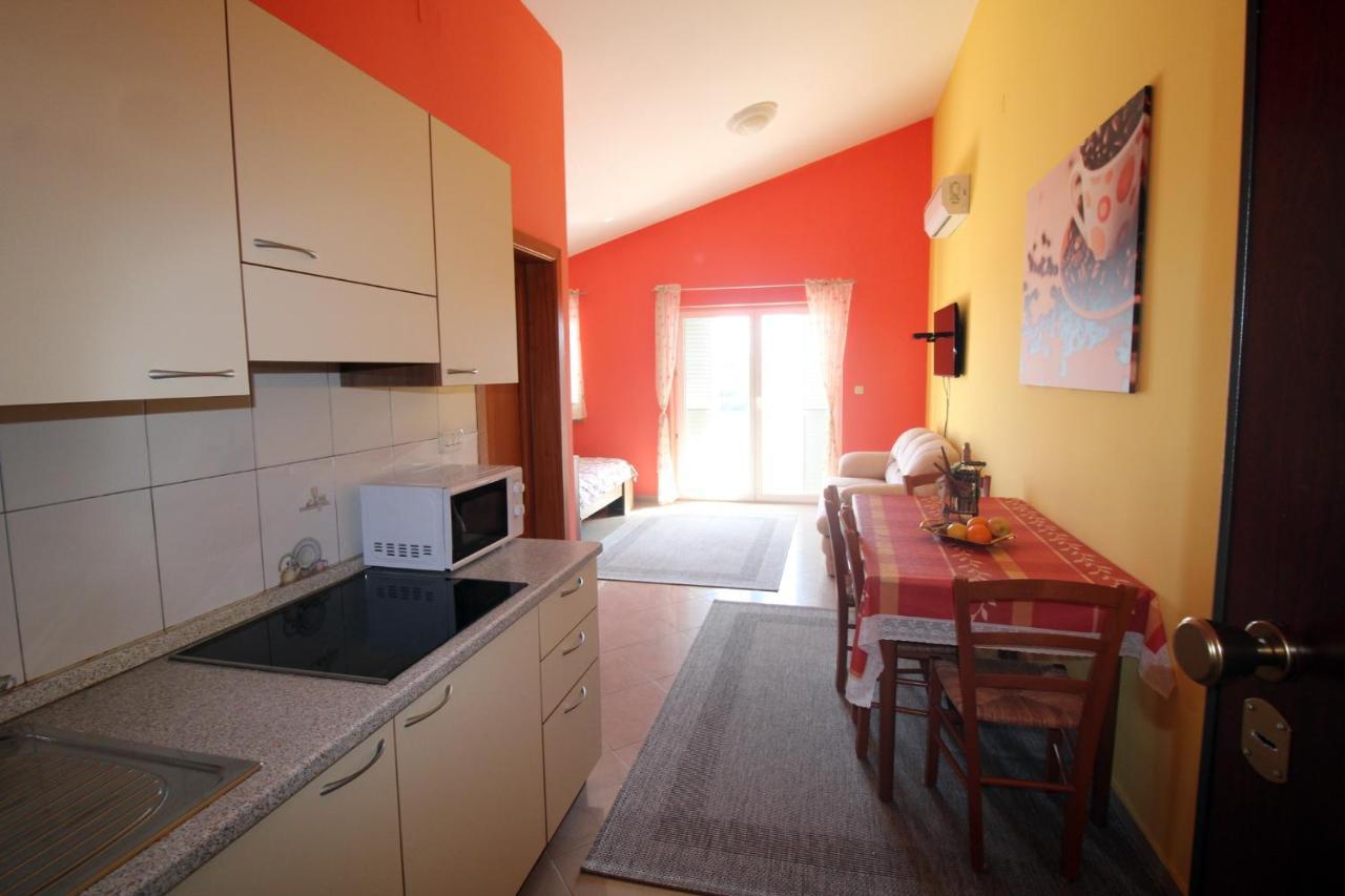 Studio Apartment Aniko Premantura Exterior photo